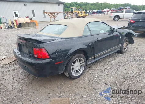 2000 Ford Mustang z USA, uszkodzony, nr VIN 1FAFP4443YF252866